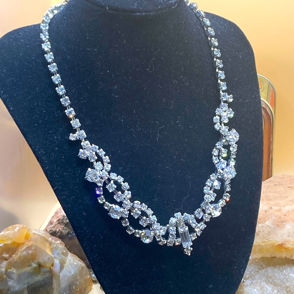 Vintage Silvertone Blingy collar style/choker necklace.